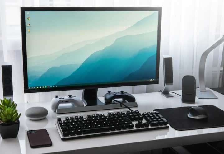 24″ Full HD Business Monitor